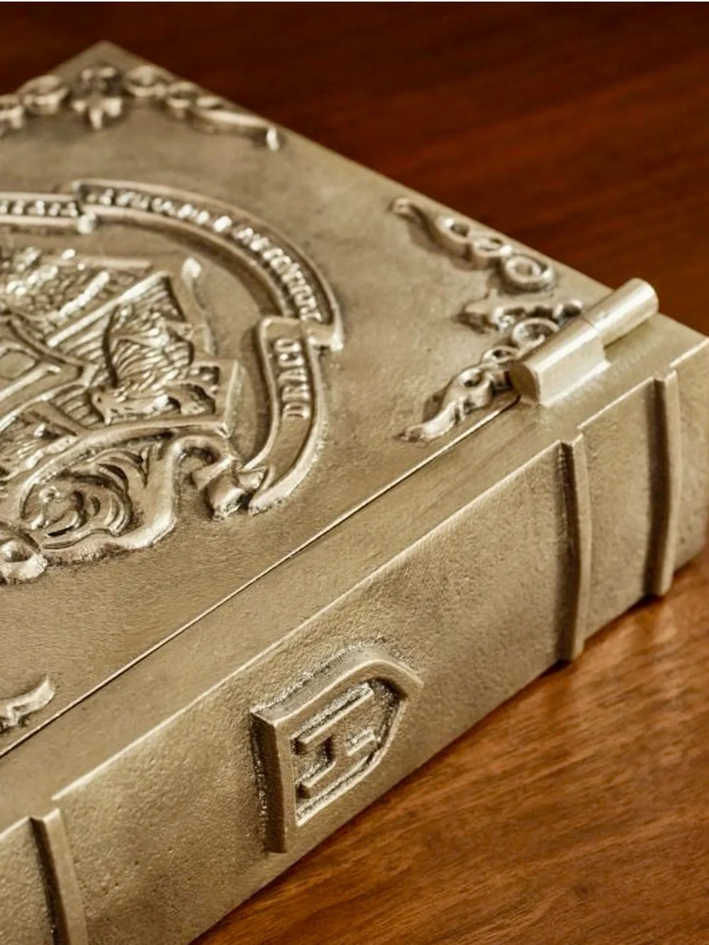Pottery Barn Metallic Harry Pottery Hogwarts Crest Book Gold Jewelry Box New ✨💫